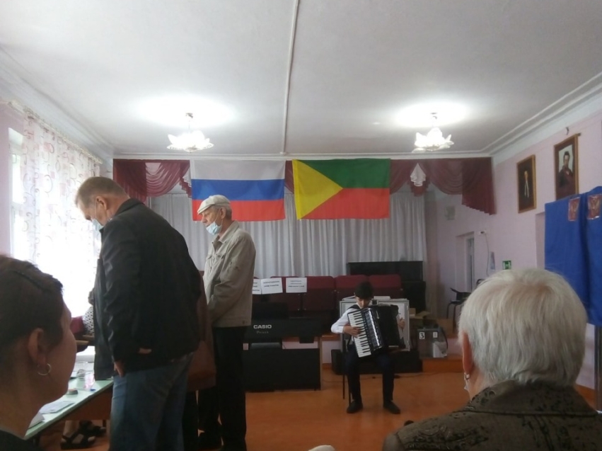 Детская школа искусств организовала концерт для избирателей в Петровске-Забайкальском